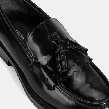  Kadın Siyah Püskül Detaylı Deri Loafer