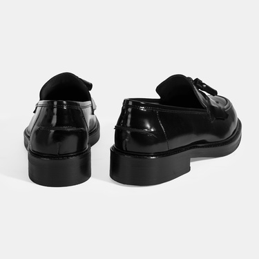  Kadın Siyah Püskül Detaylı Deri Loafer
