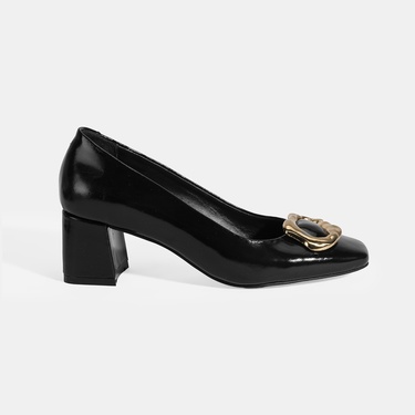  Kadın Siyah Metal Toka Aksesuarlı Rugan Topuklu Ayakkabı