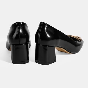  Kadın Siyah Metal Toka Aksesuarlı Rugan Topuklu Ayakkabı