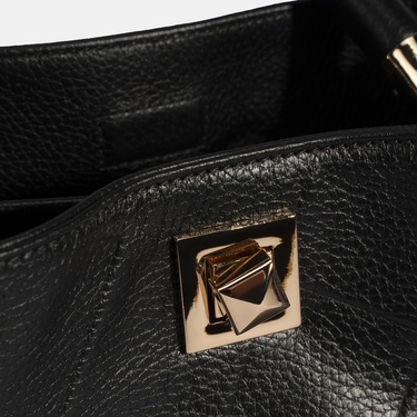  Kadın Siyah Püskül Aksesuarlı Deri El Çantası