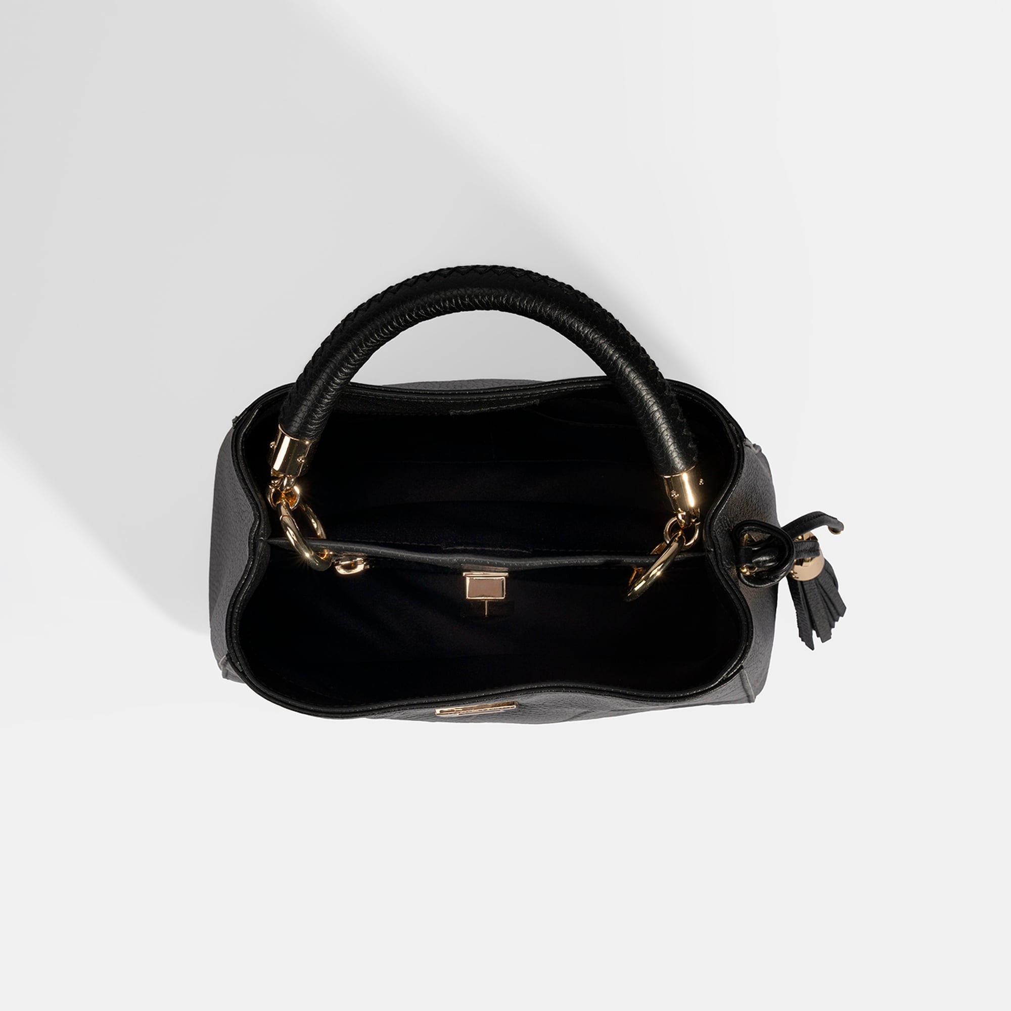 Kadın Siyah Püskül Aksesuarlı Deri El Çantası