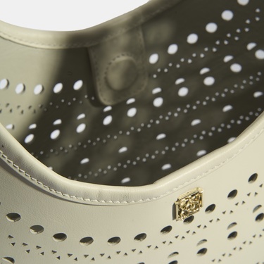  Kadın Beyaz Perforeli Süet Omuz Çantası