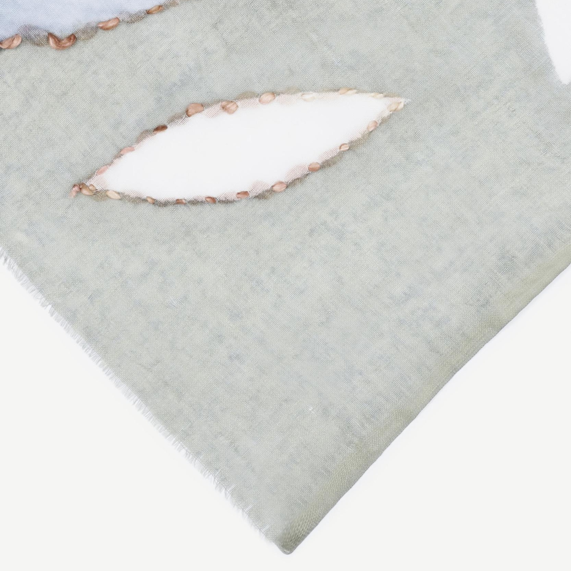 YARGICI Nakış İşlemeli Yün Şal