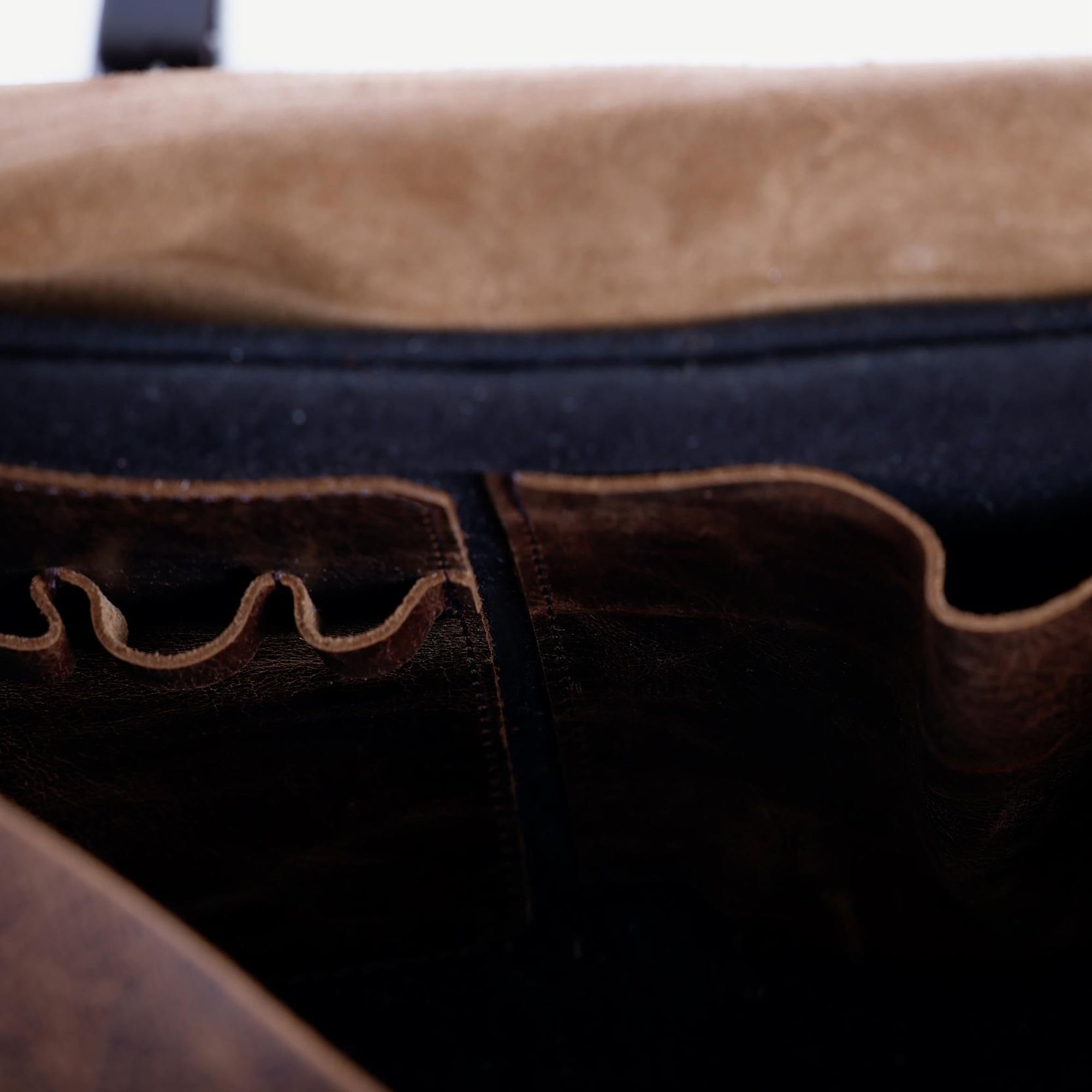 YARGICI Kapaklı Deri Laptop Çantası