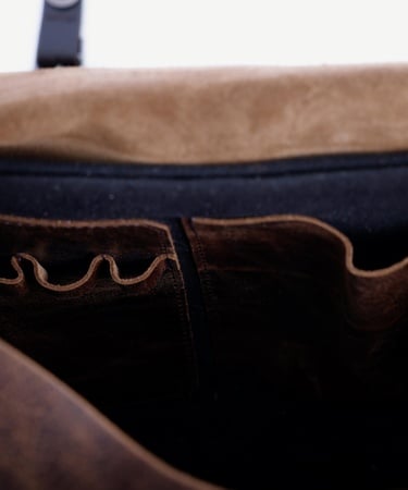  YARGICI Kapaklı Deri Laptop Çantası