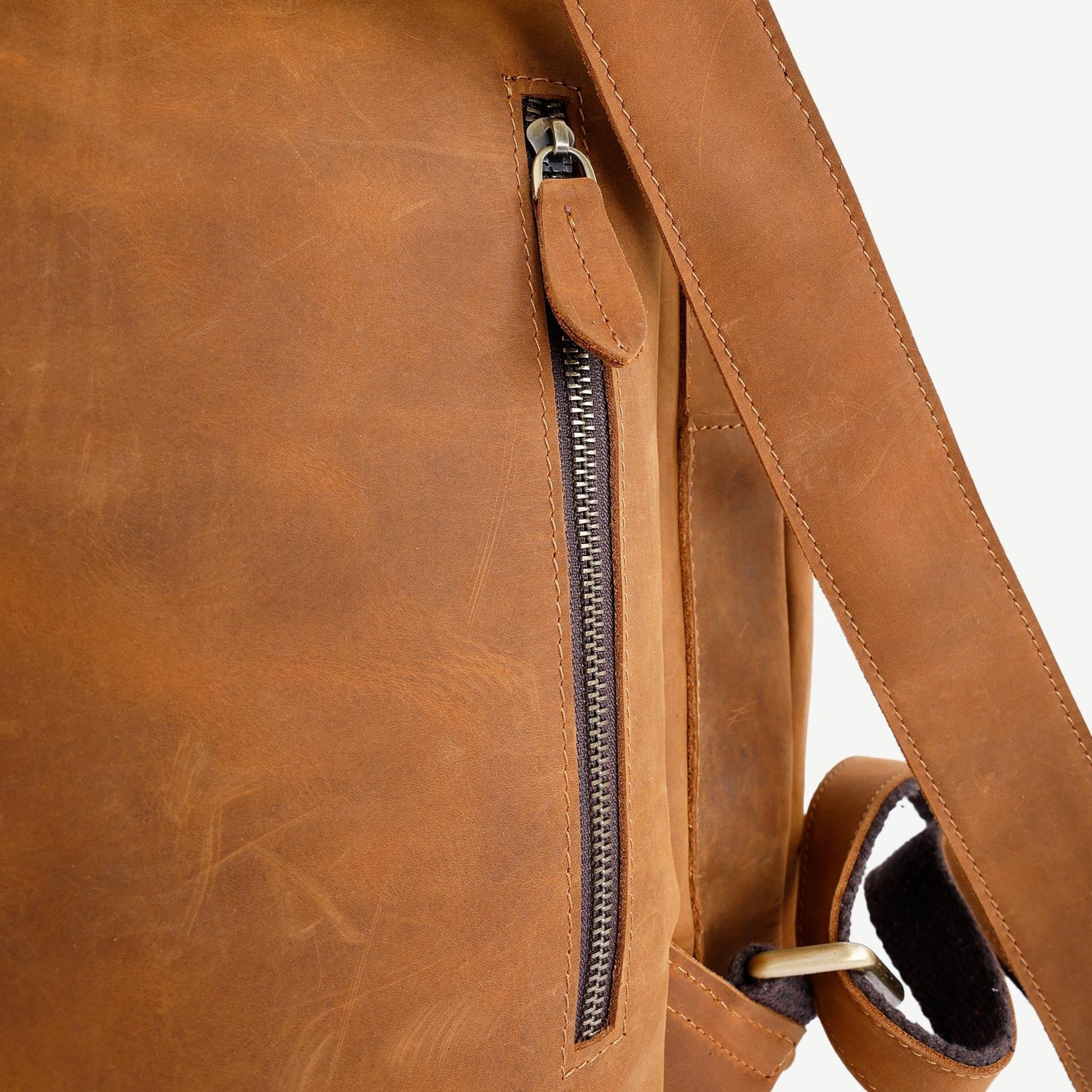 YARGICI Çok Bölmeli Deri Sırt Çantası