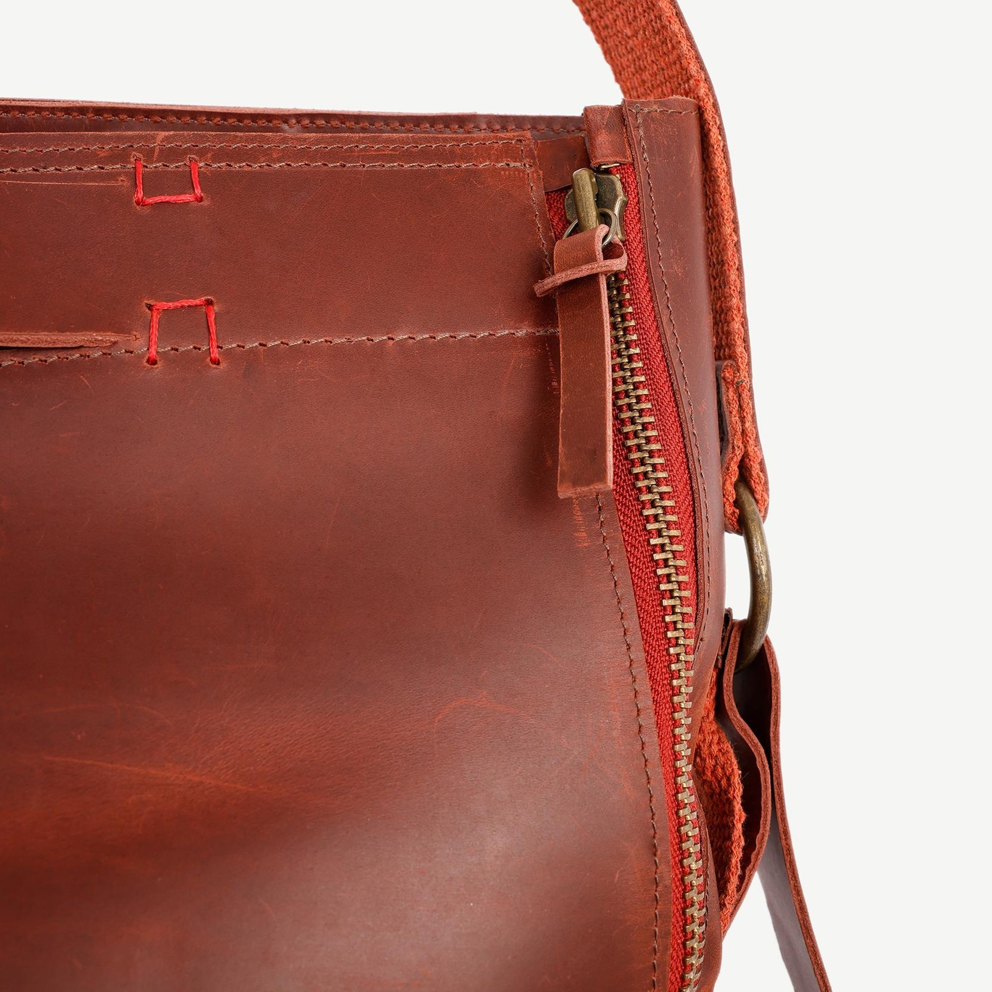 YARGICI Katlamalı Deri Omuz Çantası