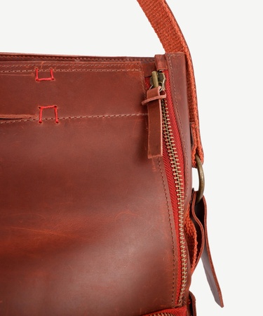  YARGICI Katlamalı Deri Omuz Çantası