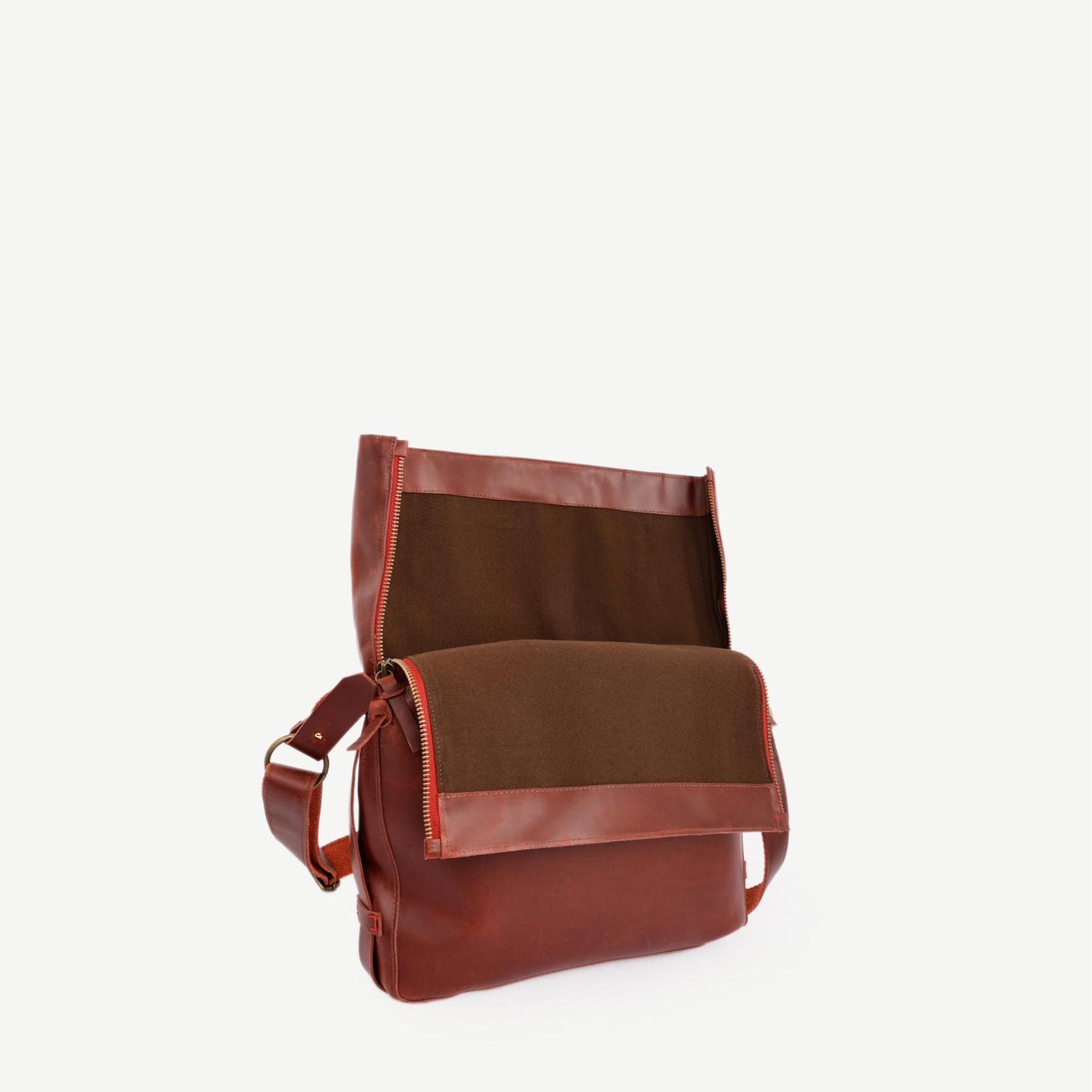 YARGICI Katlamalı Deri Omuz Çantası