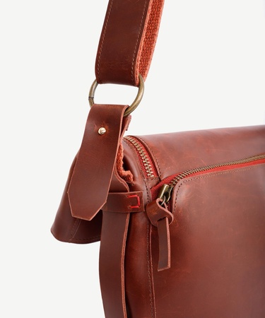  YARGICI Katlamalı Deri Omuz Çantası