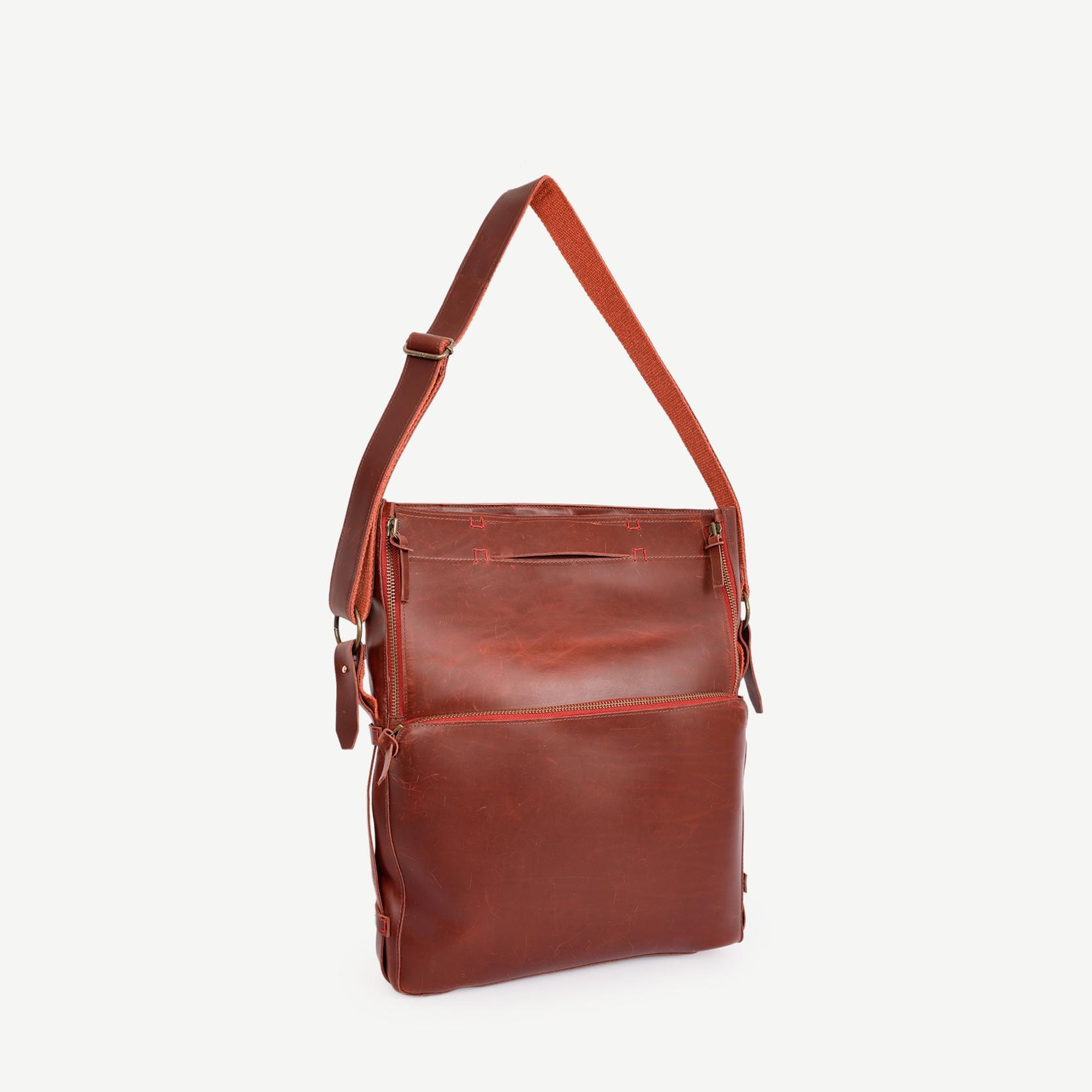 YARGICI Katlamalı Deri Omuz Çantası