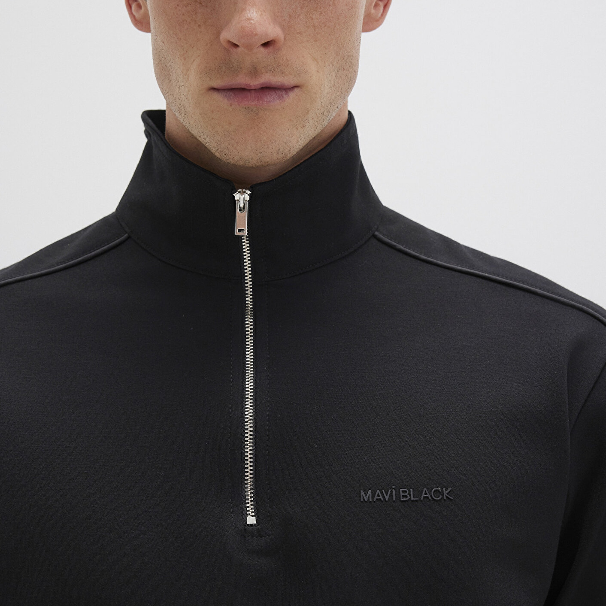 Mavi Yarı Fermuarlı Siyah Sweatshirt 0S10387-900