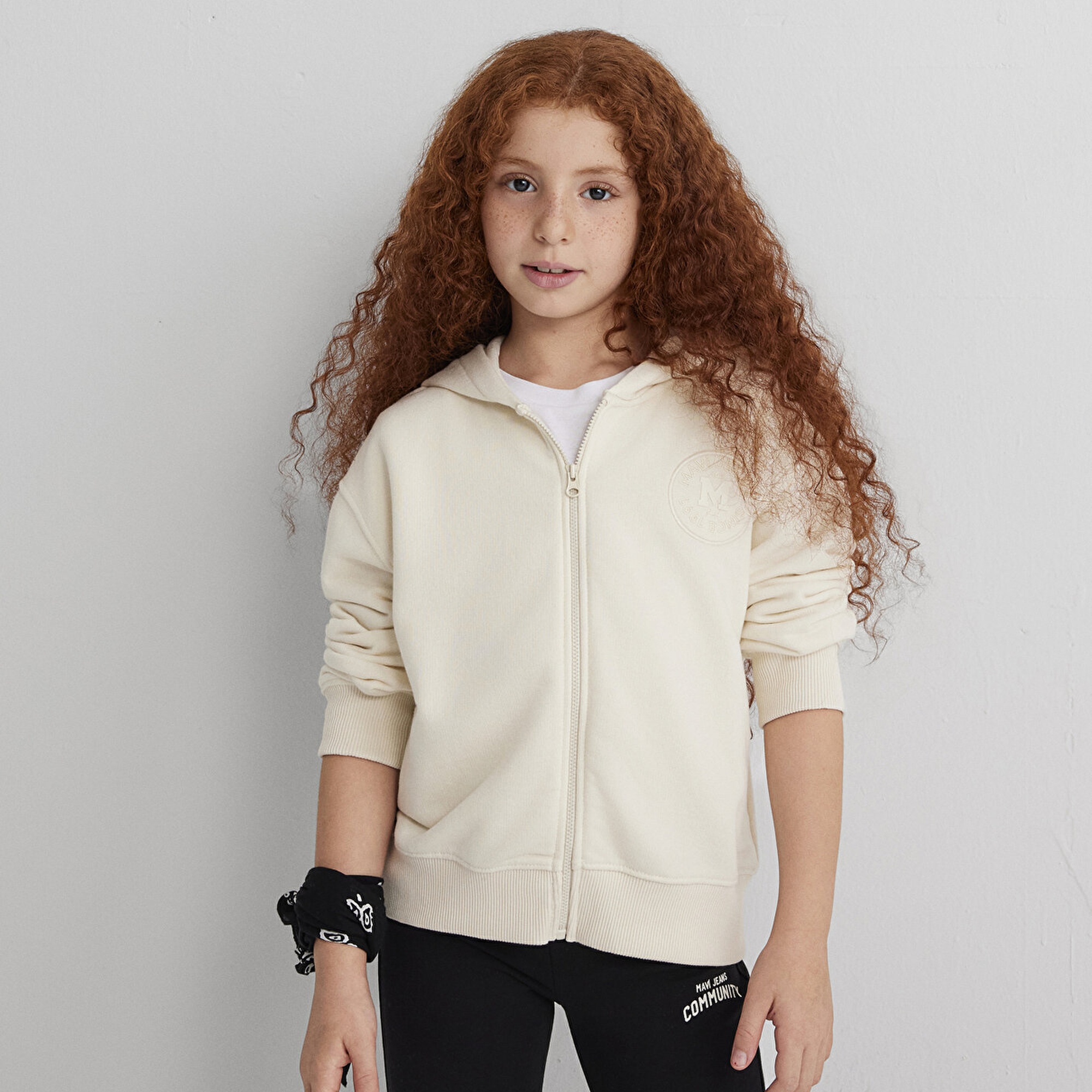 Mavi Mavi Patch Logo Fermuarlı Ecru Sweatshirt 7S10144-70072