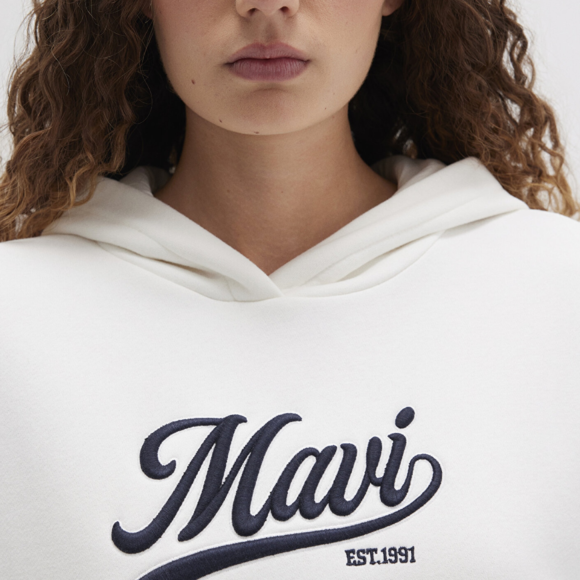 Mavi Mavi Logo Baskılı Kapüşonlu Beyaz Sweatshirt 1S10420-80194