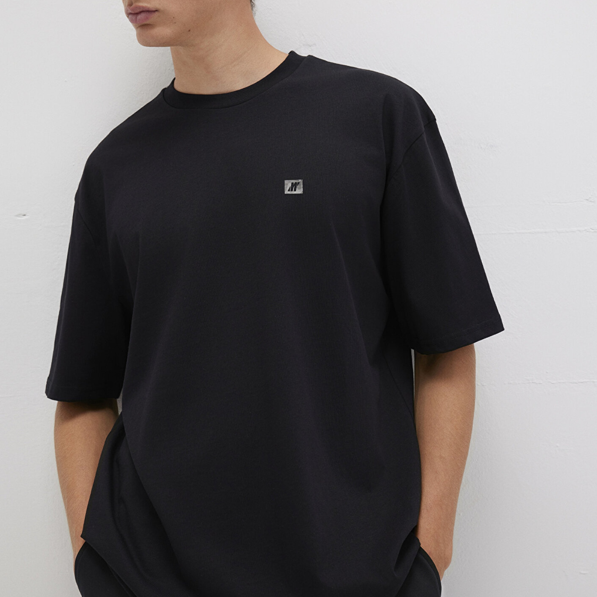 Mavi Pro Baskılı Siyah Tişört Relaxed Fit / Rahat Kesim 0613090-900