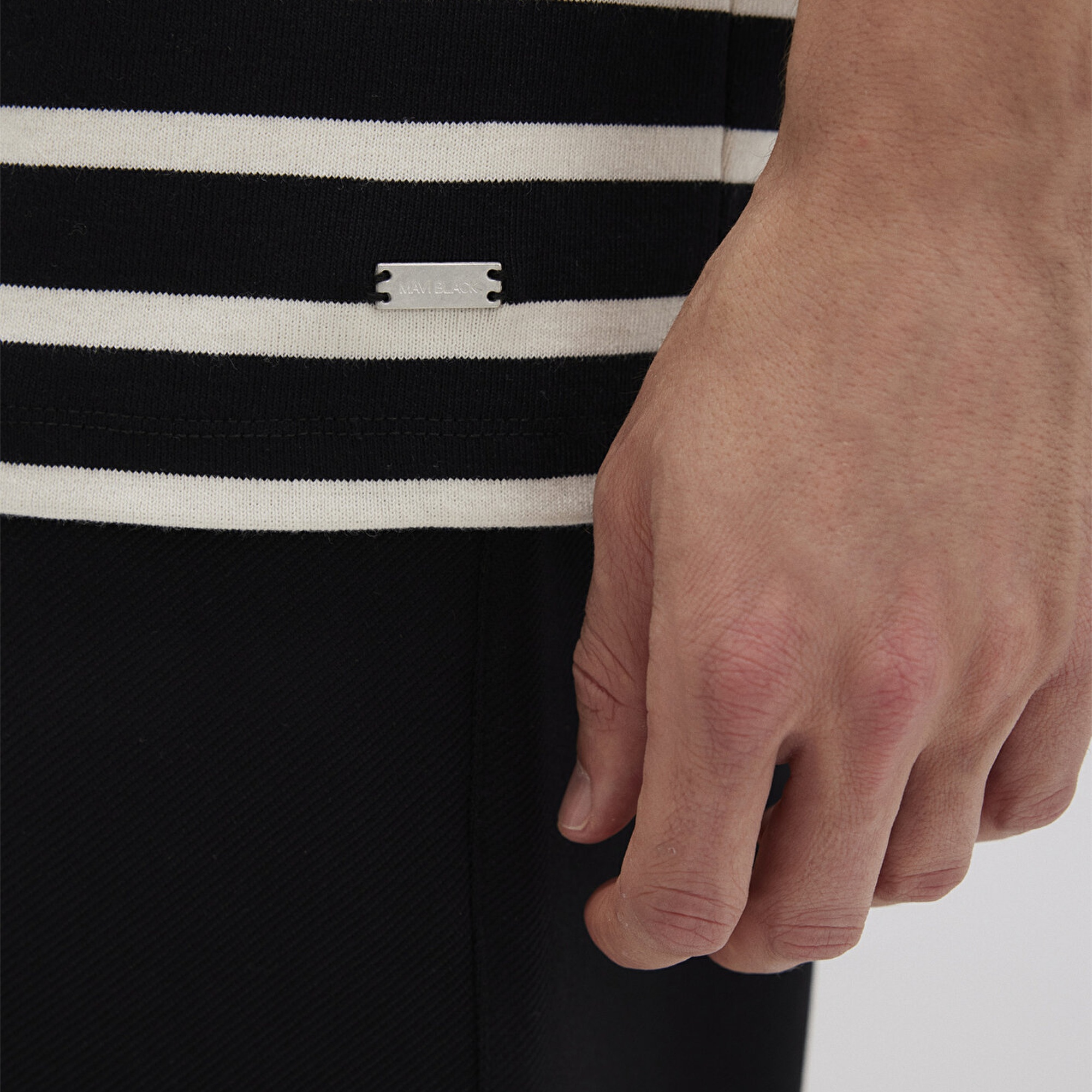 Mavi Çizgili Siyah Tişört Loose Fit / Bol Rahat Kesim 0612860-70057