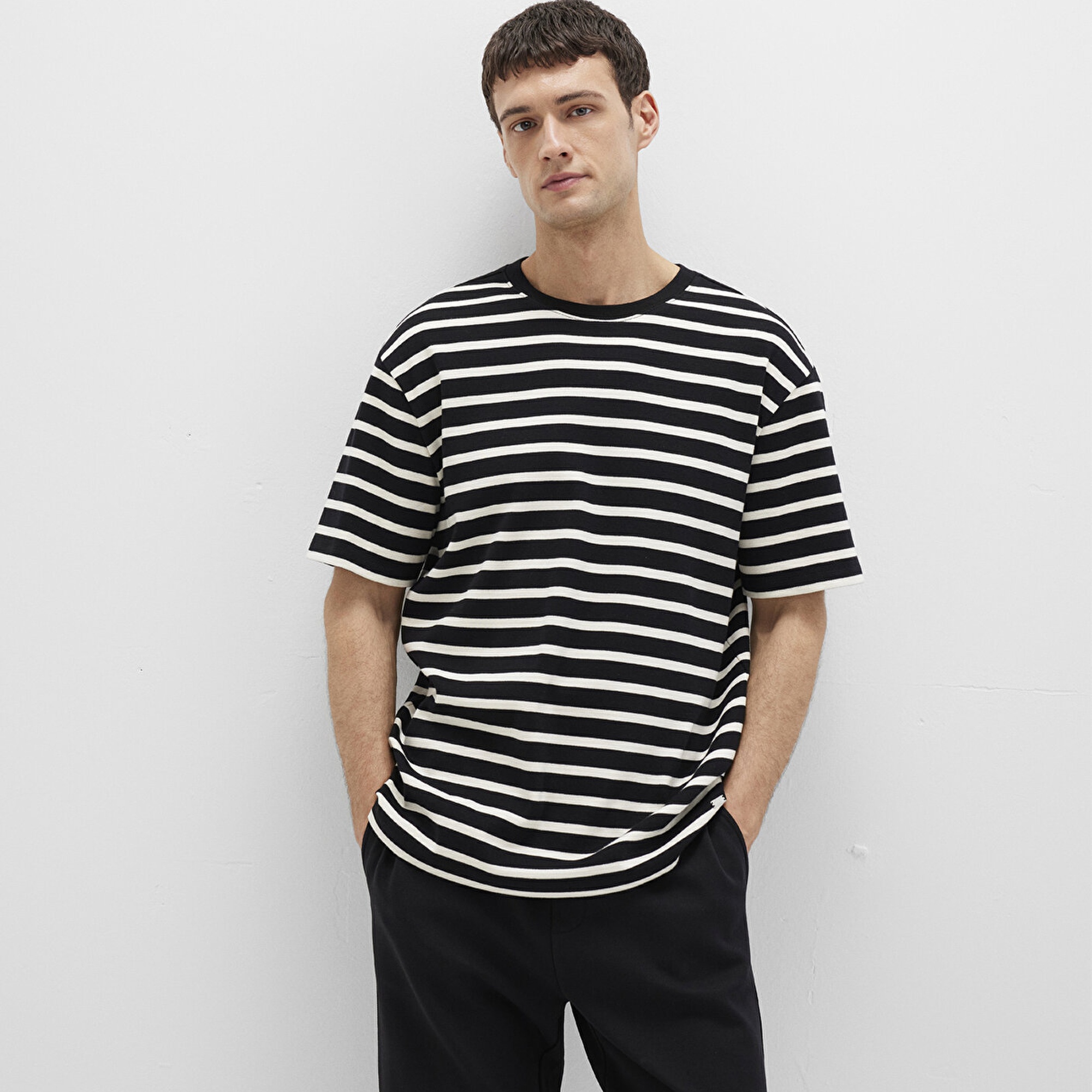 Mavi Çizgili Siyah Tişört Loose Fit / Bol Rahat Kesim 0612860-70057
