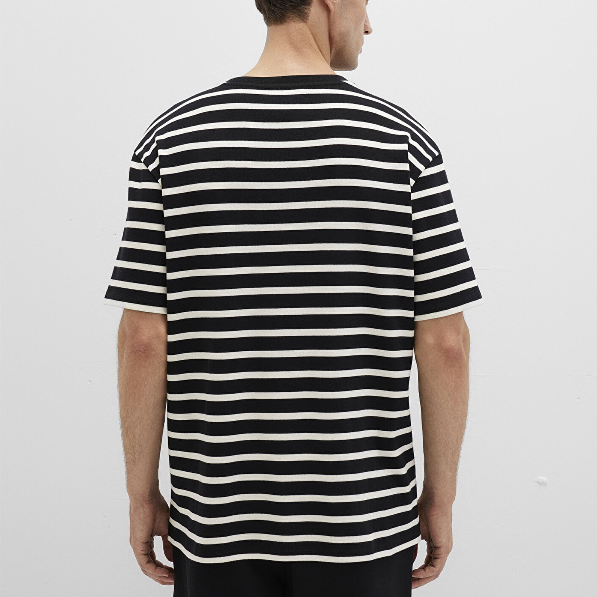 Mavi Çizgili Siyah Tişört Loose Fit / Bol Rahat Kesim 0612860-70057