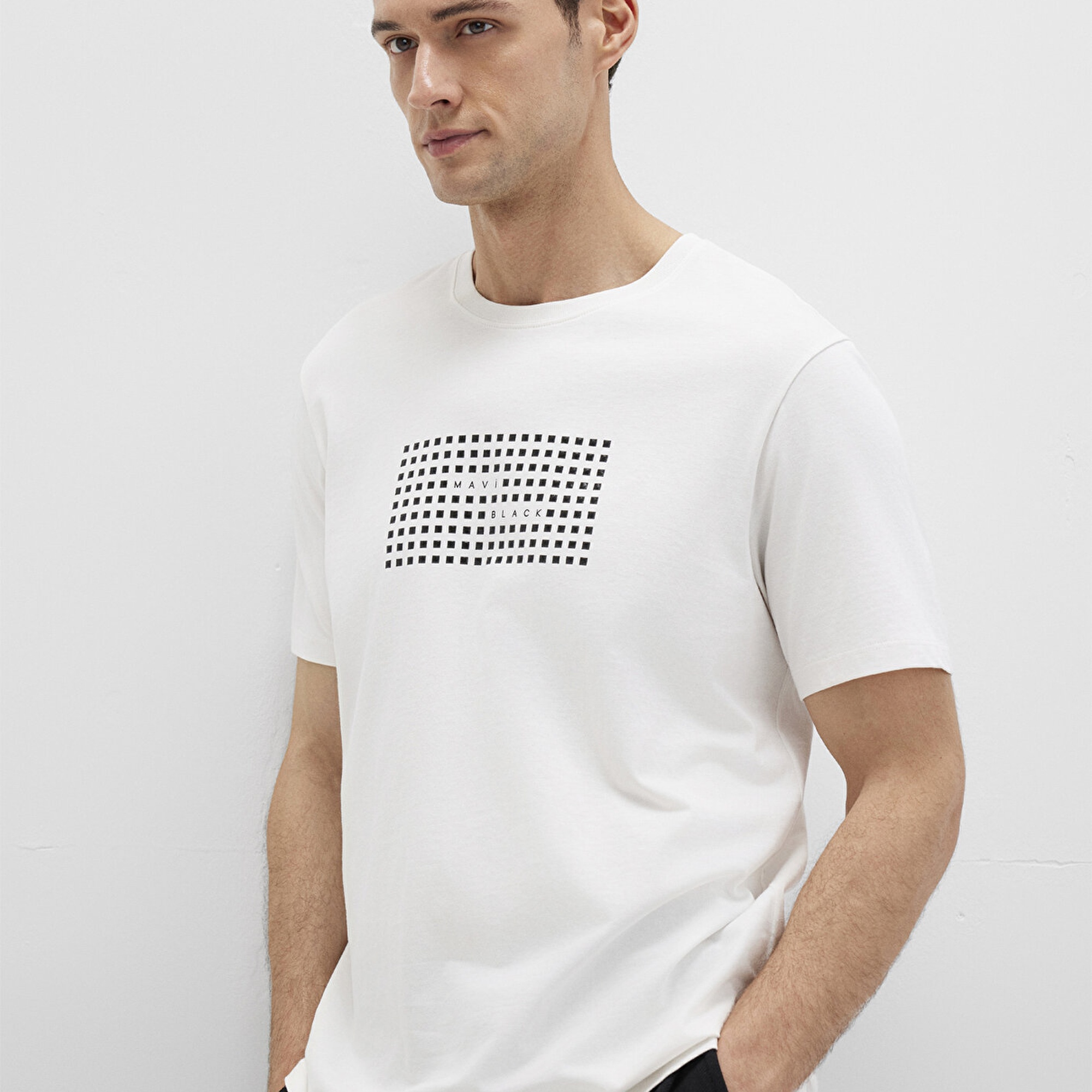Mavi Mavi Black Baskılı Ekru Tişört Regular Fit / Normal Kesim 0612866-70057