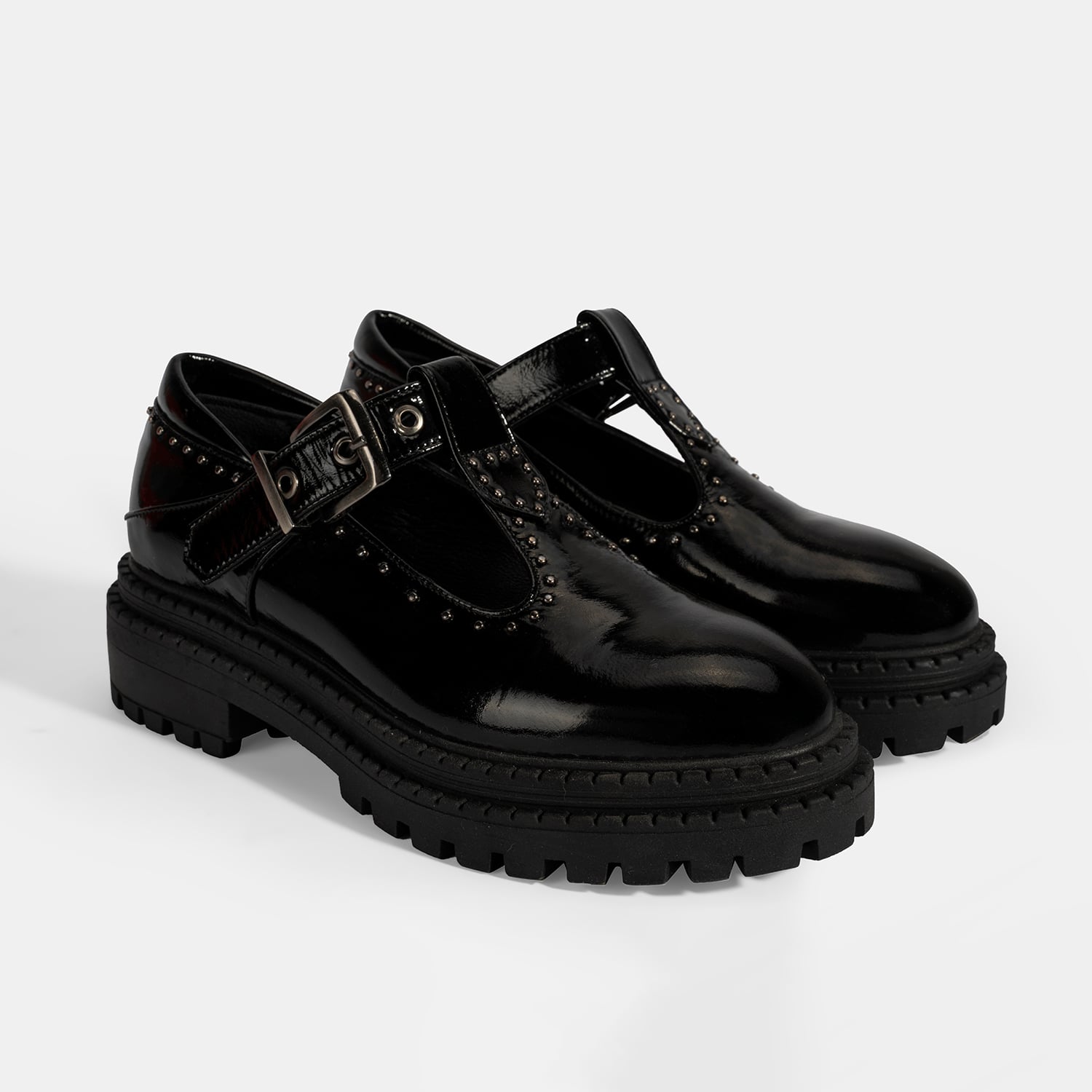  Kadın Siyah Zımba Detaylı T-Bant Rugan Ayakkabı