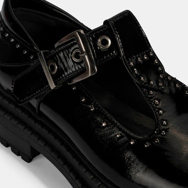  Kadın Siyah Zımba Detaylı T-Bant Rugan Ayakkabı