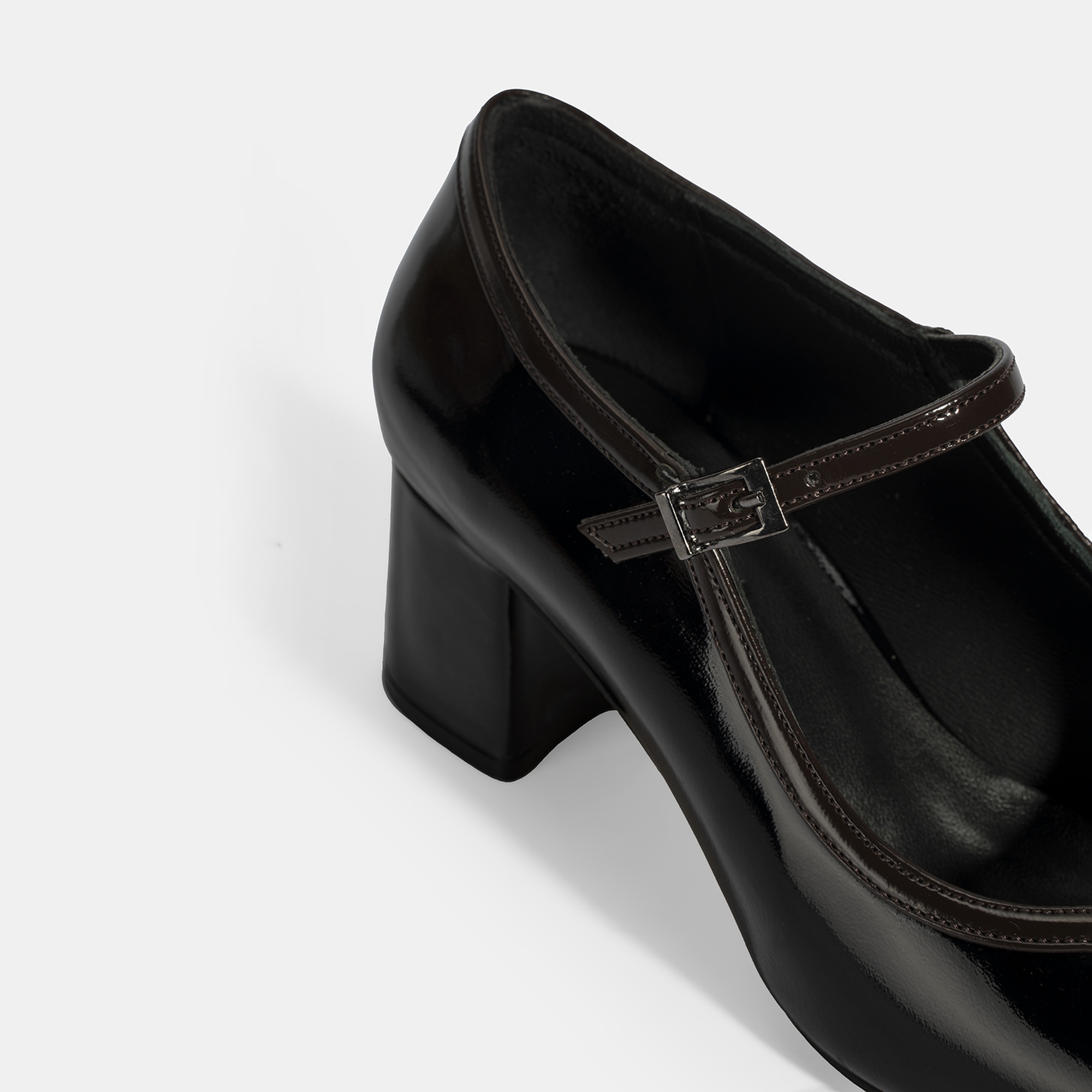 Kadın Siyah Ayarlanabilir Tokalı Kalın Topuklu Klasik Ayakkabı