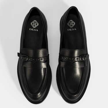  Kadın Siyah Metal Toka Detaylı Deri Loafer