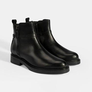  Kadın Siyah Metal Toka Detaylı Fermuarlı Deri Bot