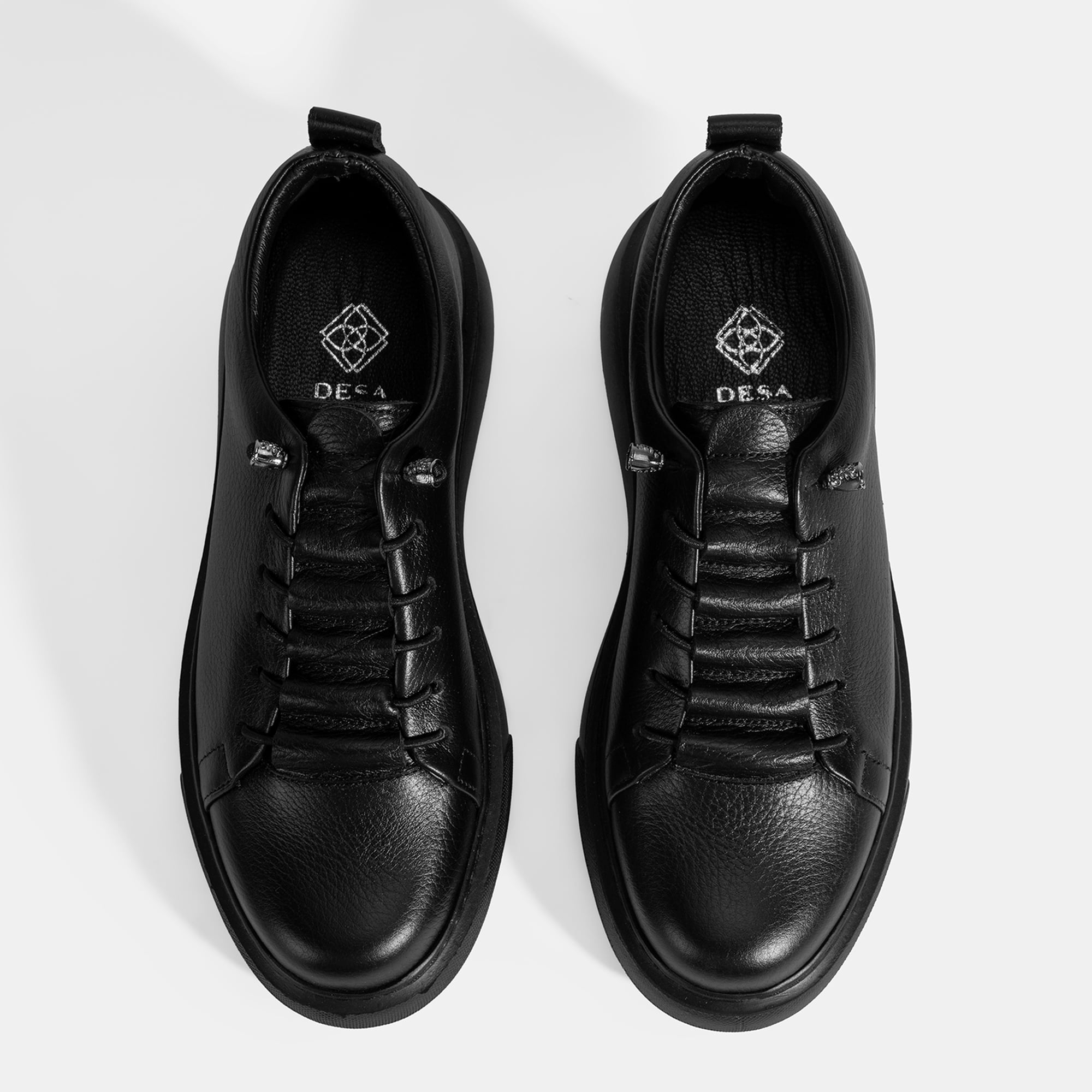 Kadın Siyah Bağcıklı Deri Spor Ayakkabı