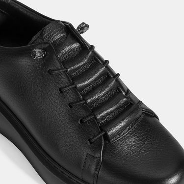  Kadın Siyah Bağcıklı Deri Spor Ayakkabı