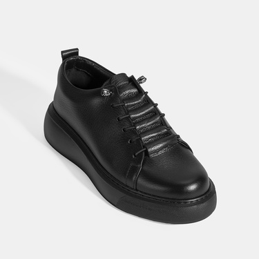  Kadın Siyah Bağcıklı Deri Spor Ayakkabı