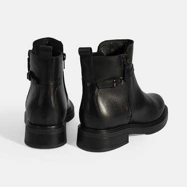  Kadın Siyah Metal Toka Detaylı Fermuarlı Deri Bot