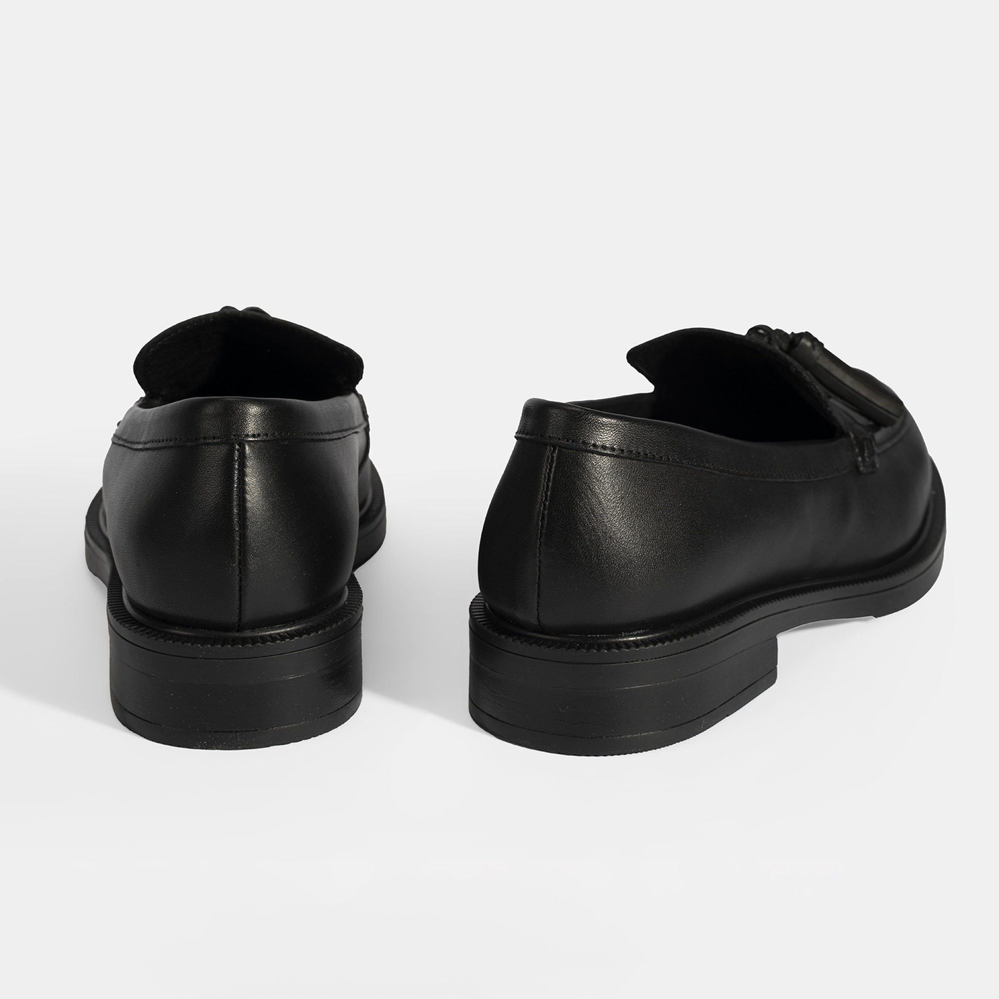 Kadın Siyah Püskül Detaylı Deri Loafer