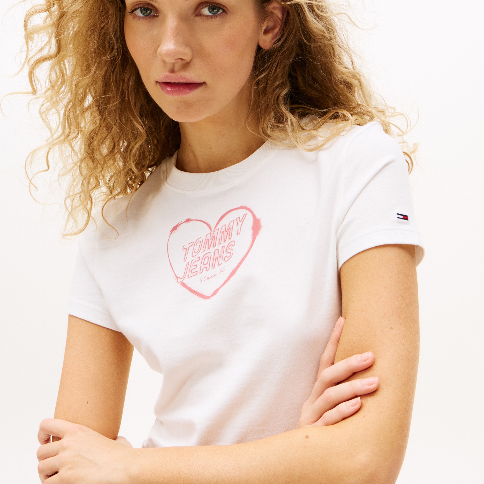 Tommy Jeans Crop Heart Slim Kadın Beyaz T-Shirt