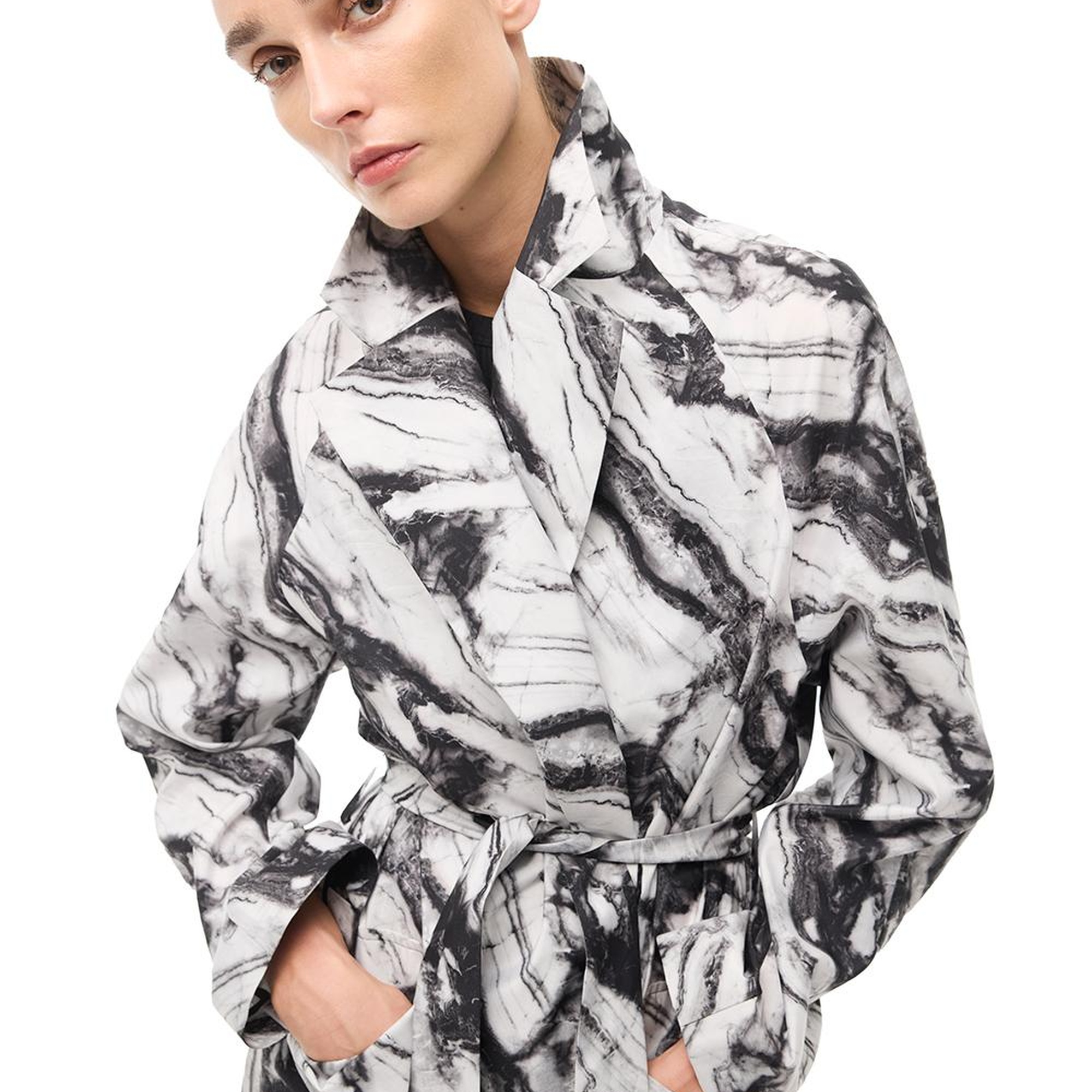 Siyah Beyaz Kalsik Yaka Trençkot