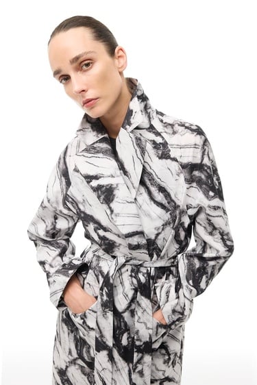  Siyah Beyaz Kalsik Yaka Trençkot