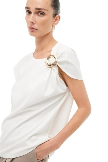  %100 Pamuk Ekru Omuz Detay Tişört