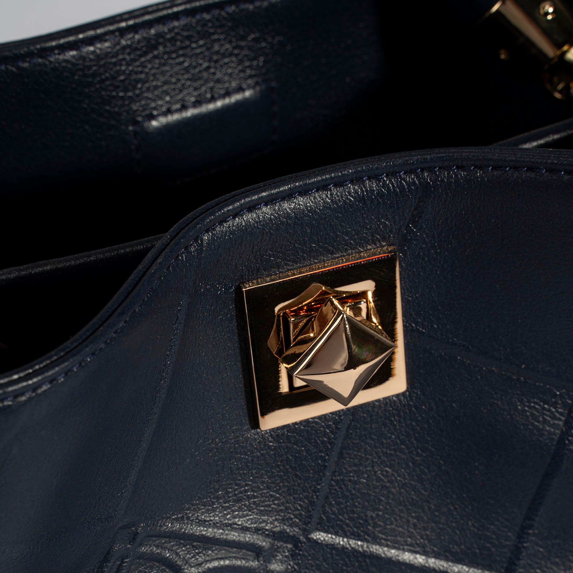 Kadın Lacivert Püskül Aksesuarlı Deri El Çantası