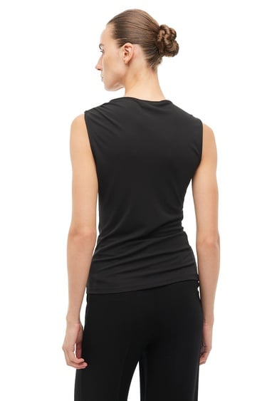  Siyah Asimetrik Yaka Slim Fit Sıfır Kol Bluz