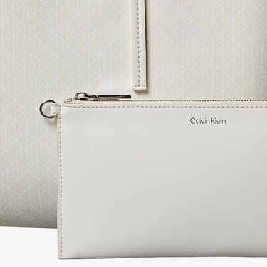  Calvin Klein Emblem Tote Kadın Beyaz Çanta