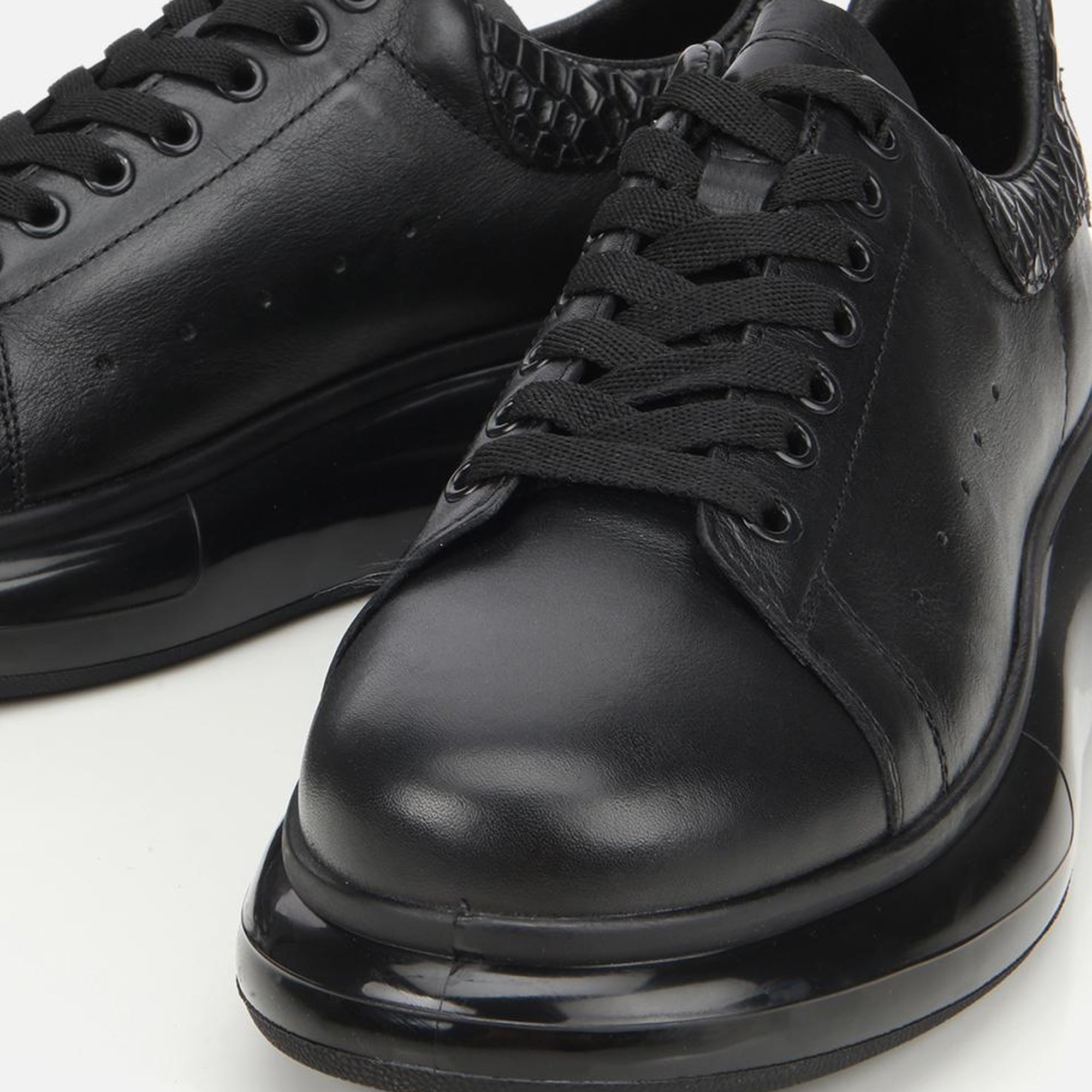 Erkek Deri Siyah Yüksek Tabanlı Spor Ayakkabı