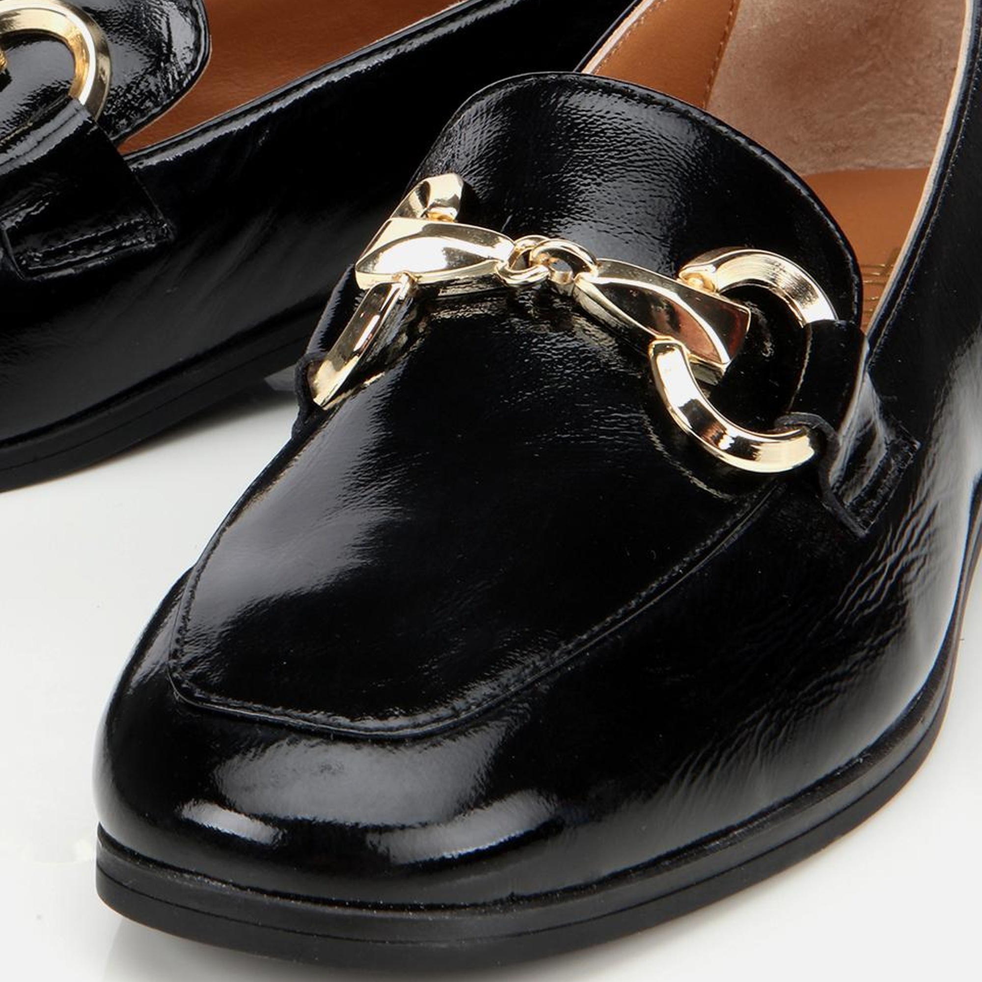 Kadın Rugan Deri Siyah Tokalı Klasik Loafer