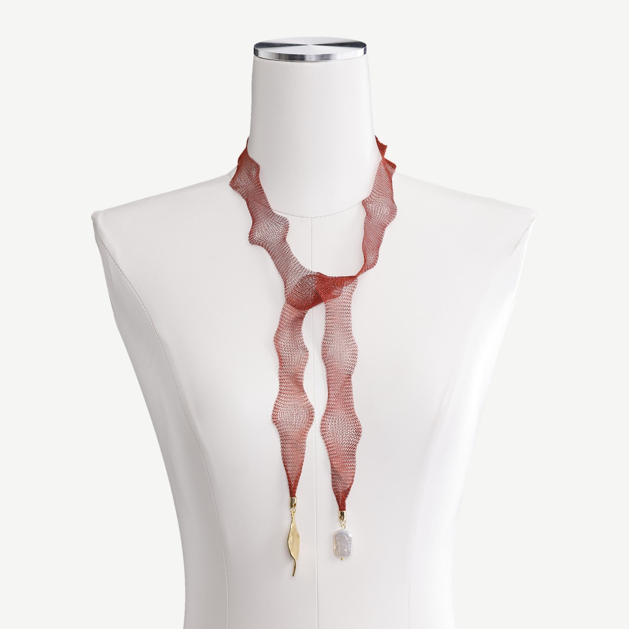 YARGICI Kurdele Detaylı Kolye