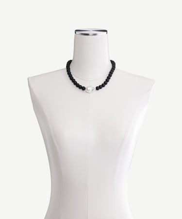  YARGICI Oniks Taşı Ve Mayorka İnci Detaylı Kolye