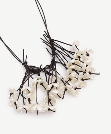  YARGICI Çiçek Detaylı Uzun Kolye