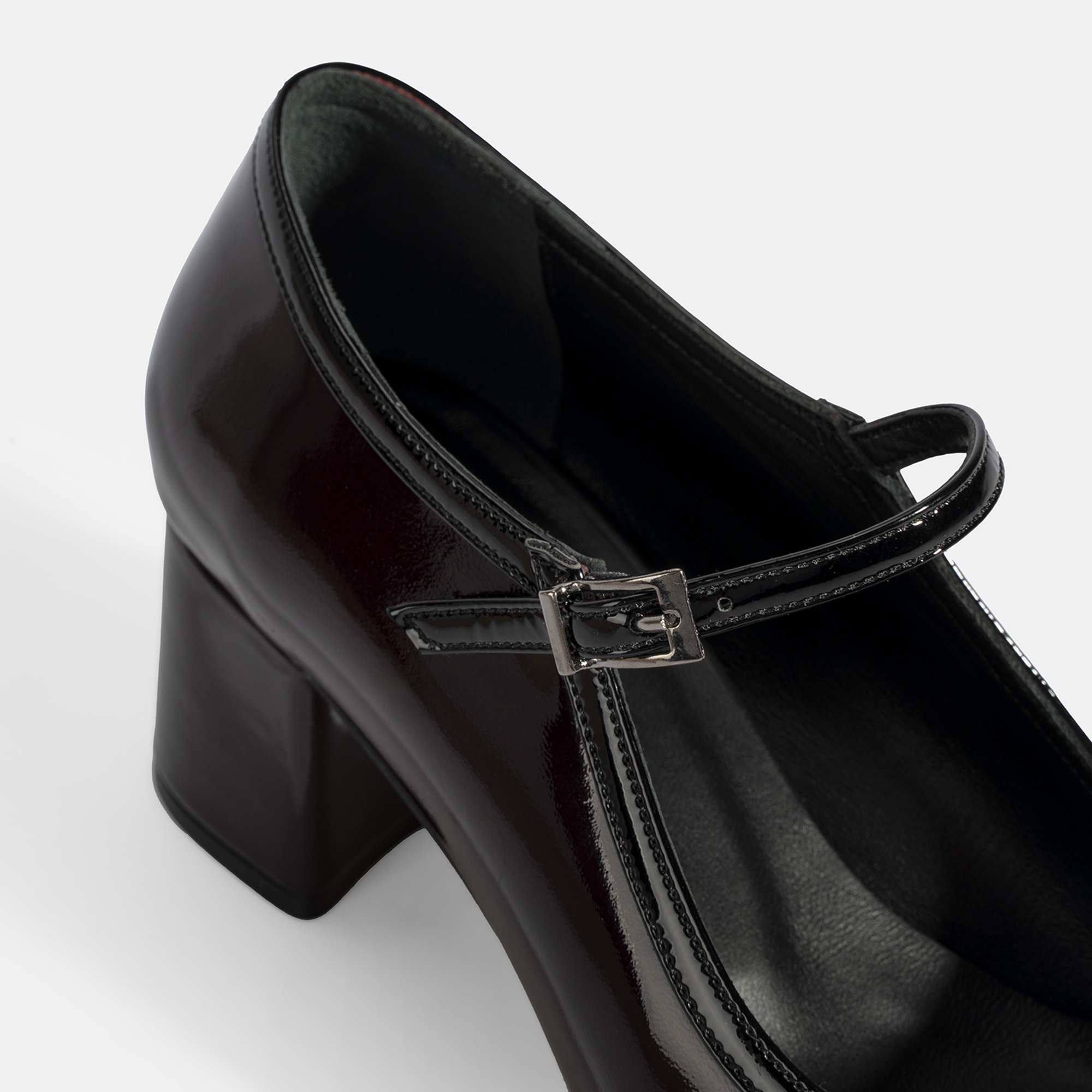 Kadın Bordo Ayarlanabilir Tokalı Kalın Topuklu Klasik Ayakkabı