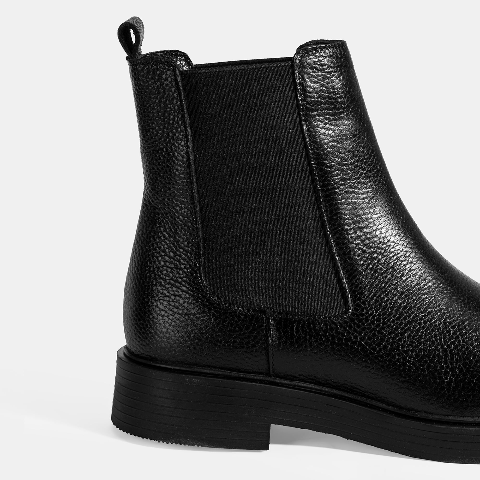Kadın Siyah Lastik Detaylı Deri Bot