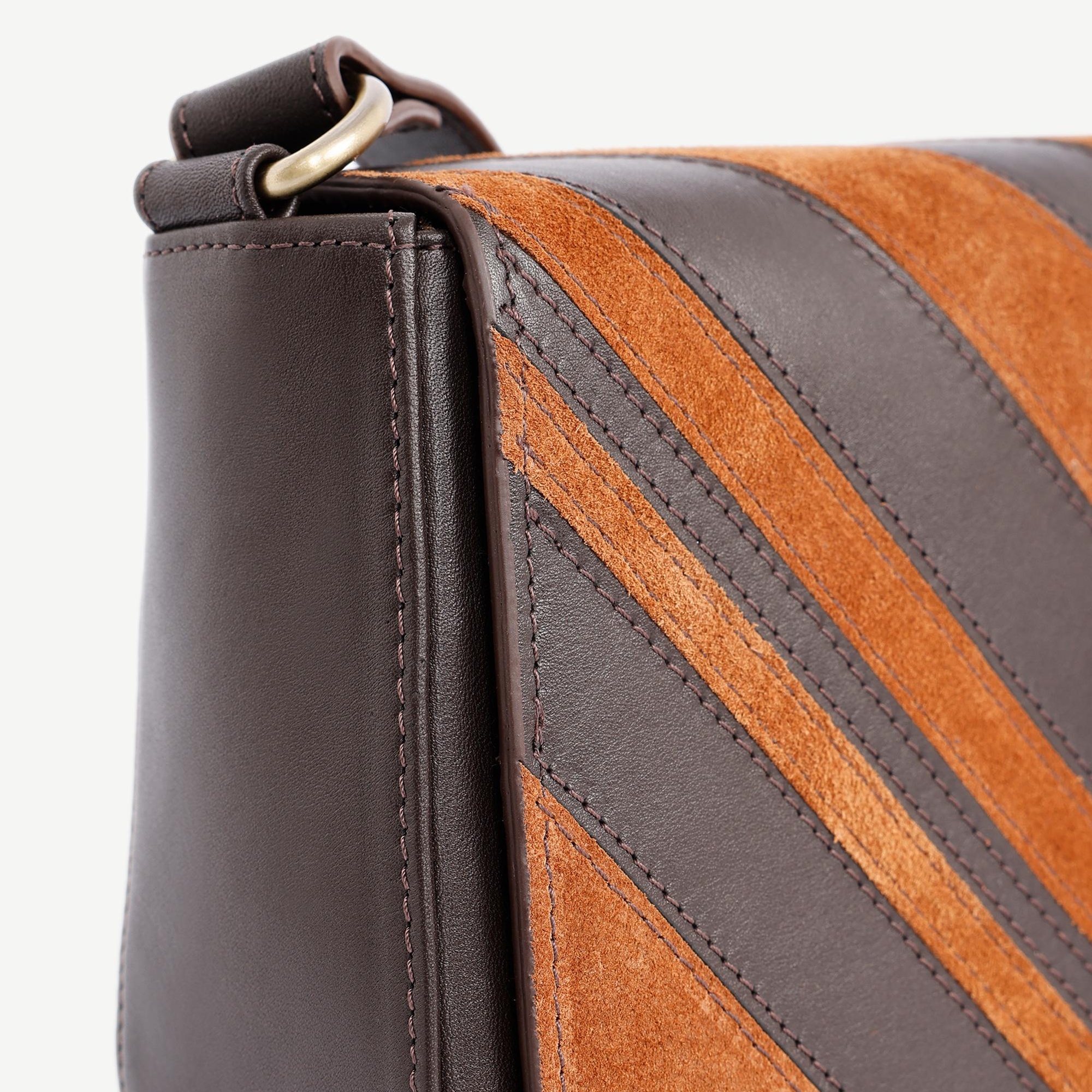 YARGICI Patch Görünümlü Deri Çapraz Çanta