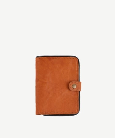  YARGICI Kapama Detaylı Yıkamalı Deri Cüzdan